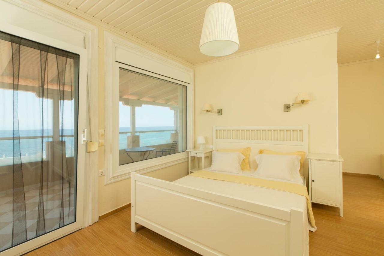 Magnificent Seascape Villa On A Secluded Beach Неа Мудания Екстериор снимка