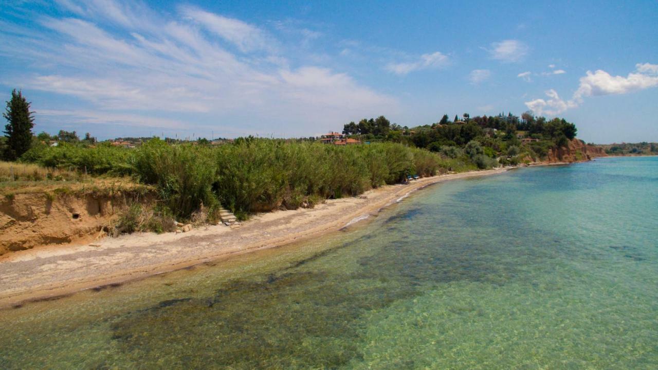 Magnificent Seascape Villa On A Secluded Beach Неа Мудания Екстериор снимка