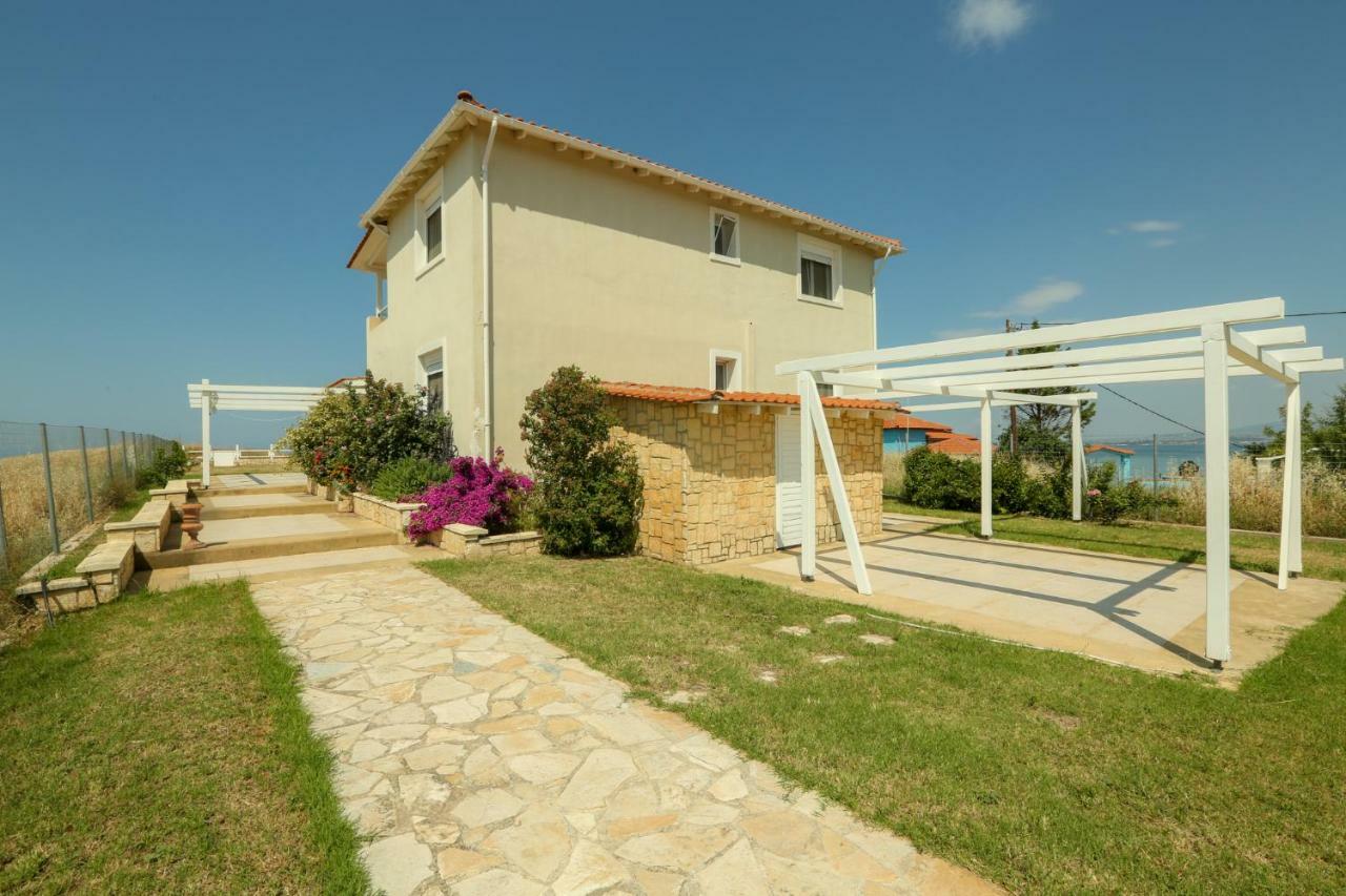 Magnificent Seascape Villa On A Secluded Beach Неа Мудания Екстериор снимка