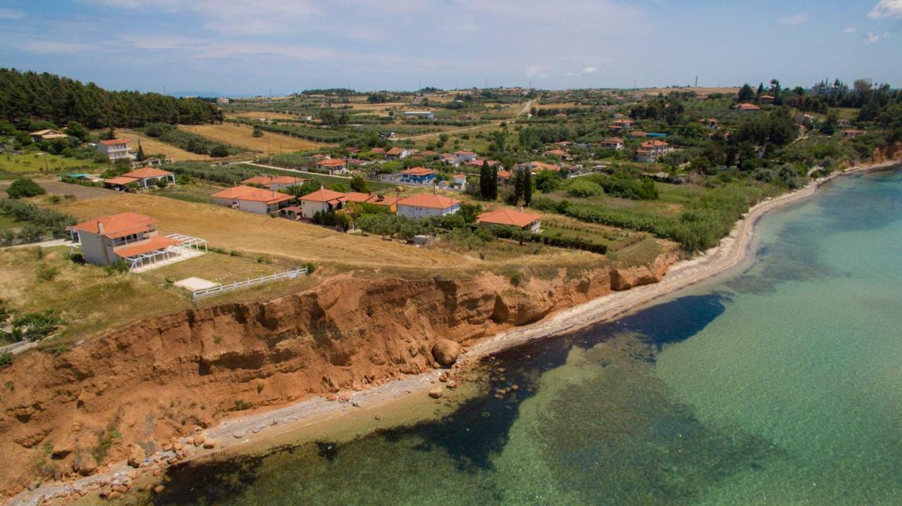 Magnificent Seascape Villa On A Secluded Beach Неа Мудания Екстериор снимка