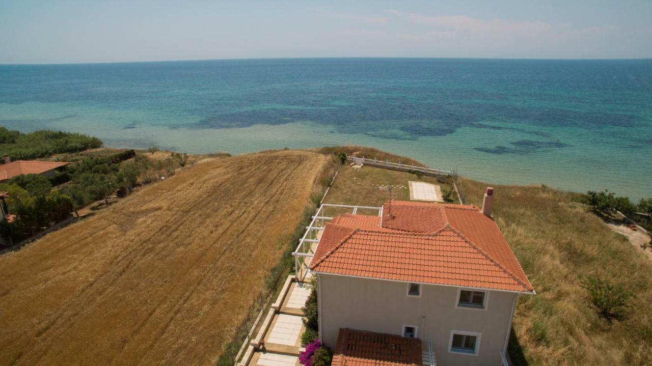 Magnificent Seascape Villa On A Secluded Beach Неа Мудания Екстериор снимка