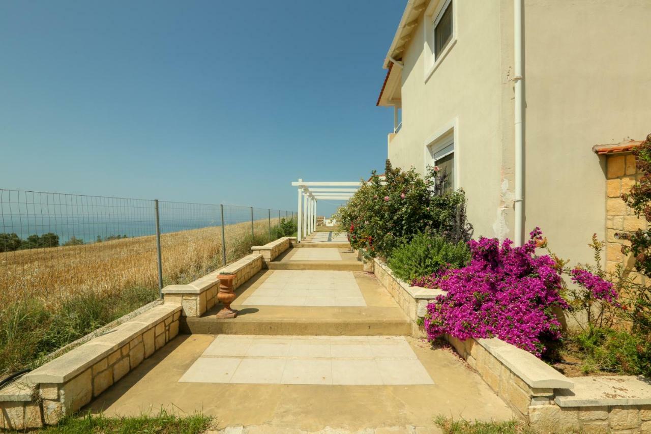 Magnificent Seascape Villa On A Secluded Beach Неа Мудания Екстериор снимка